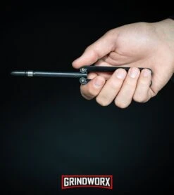 BaliYo By Spyderco Butterfly Pen Flipper Blue/White -Elite Knives Shop BaliYo by Spyderco Pen Butterfly Flipper Black BHQ 4501 kp in hand web large 1